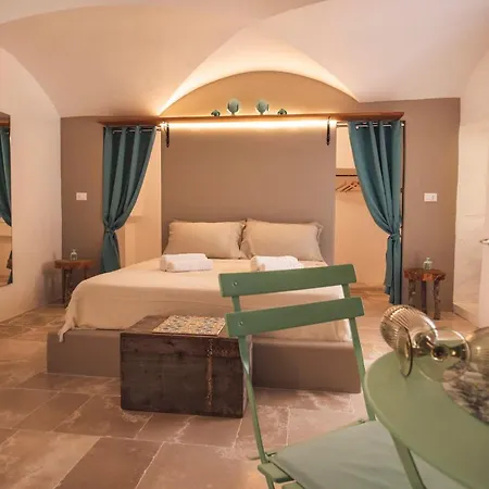 Via Roma 32 * オストゥーニ